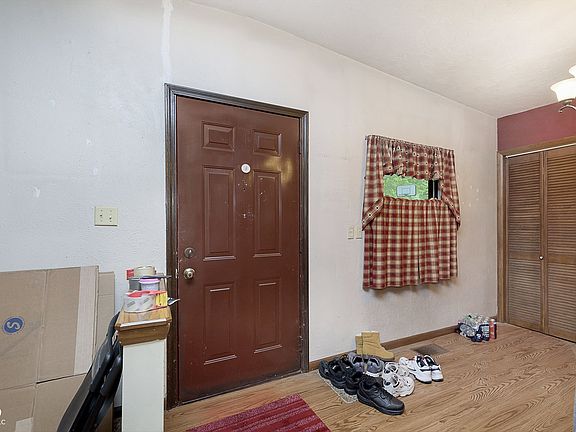 4th image of 4620 Malus Blvd