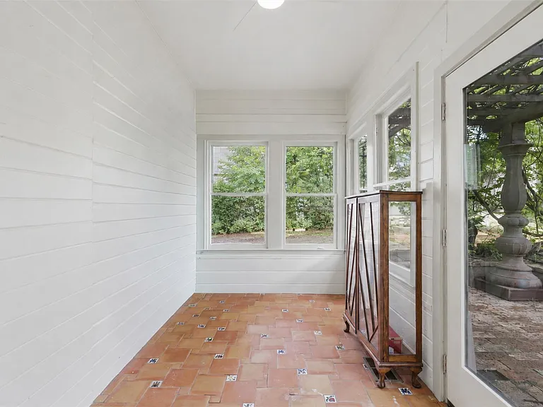 608 Harthan St — Photo 9