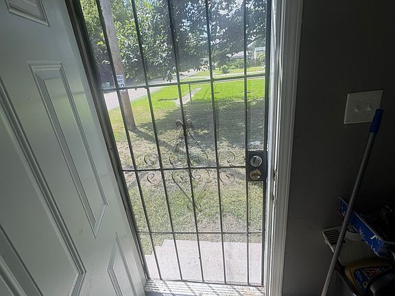 3rd image of 23904 Taylor St