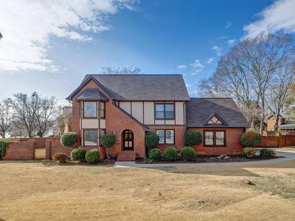 207 Chenoweth Dr, Simpsonville, SC 29681
