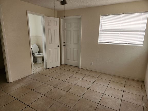 4th image of 2593 N Oleander Ave #6