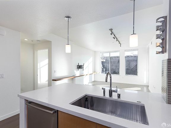 4th image of 2655 Bush St APT 214