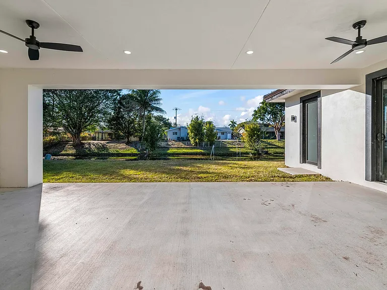 621 NW 42nd Ave — Photo 42