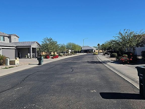 4th image of 2020 E Kansas Dr
