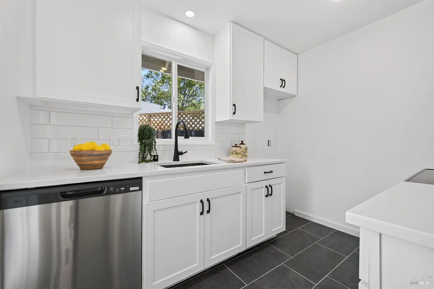 1742 Mission Boulevard - Photo 8
