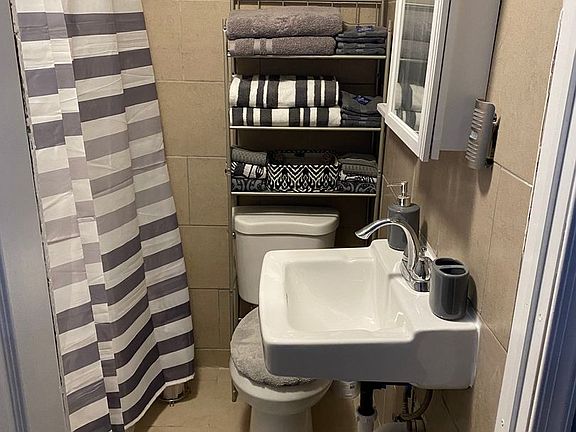 4th image of 1103 W 7th St #2