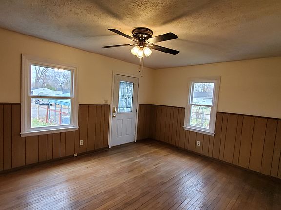 2nd image of 1202 N Luett Ave