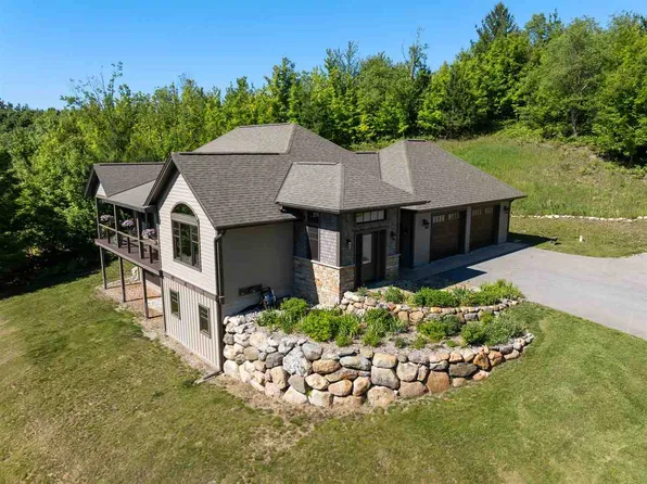565 High Pines Trl, Boyne City, MI 49712