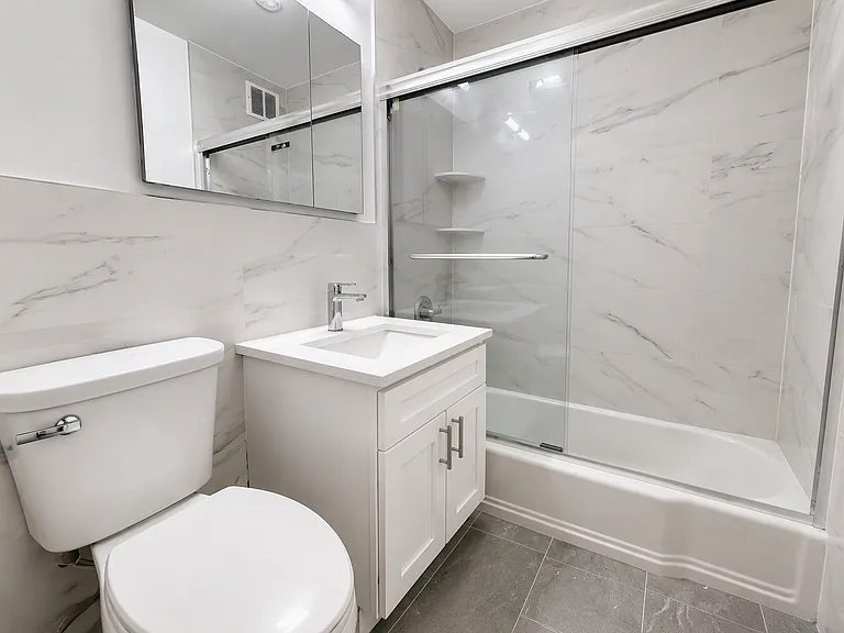 225 E 10th St #4C — Photo 3