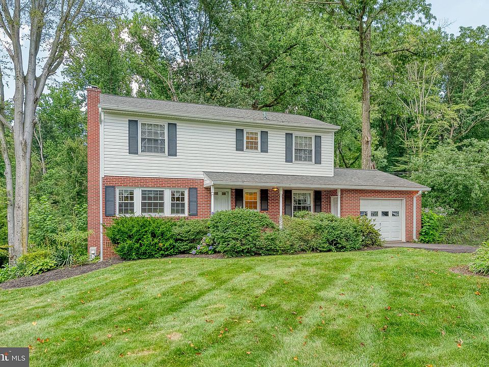 1st image of 15 Bramble Ln