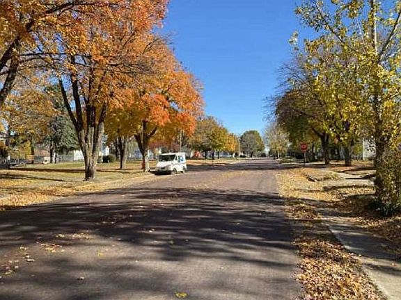 Exterior Neighborhood (street photo)