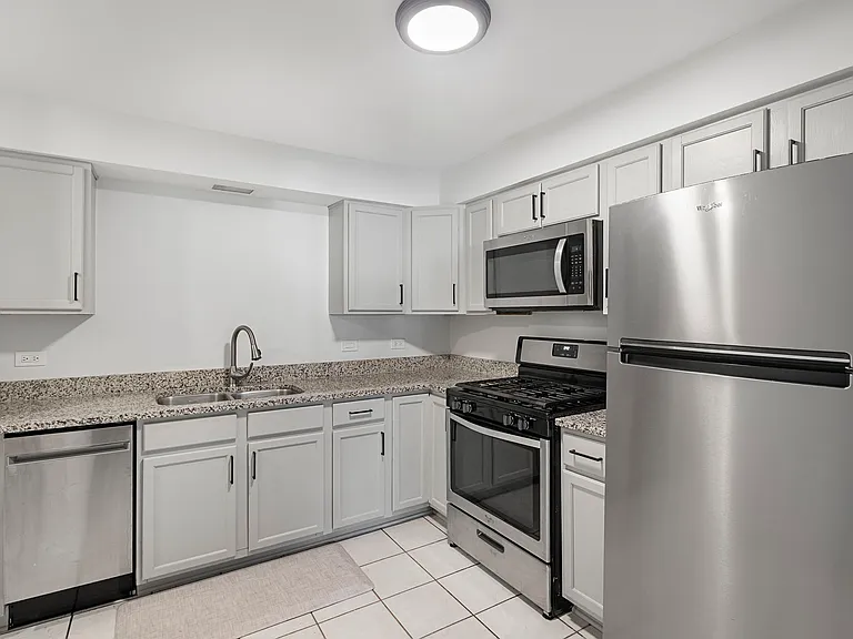 621 Hiawatha Dr — Photo 8