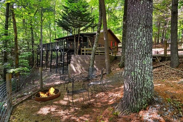 1st image of 20 River Rock Rd