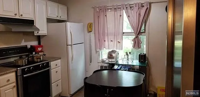 4 bed, 2107 sqft, $3,800 — Photo 3