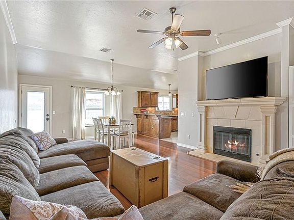 3rd image of 15820 Sonador Dr