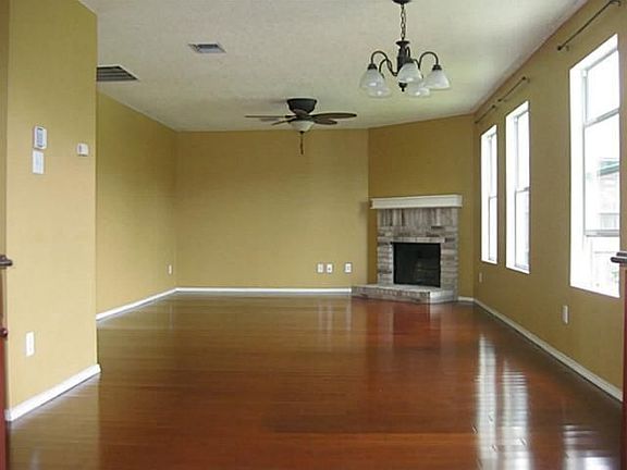 4th image of 2705 Lazy Oak Dr