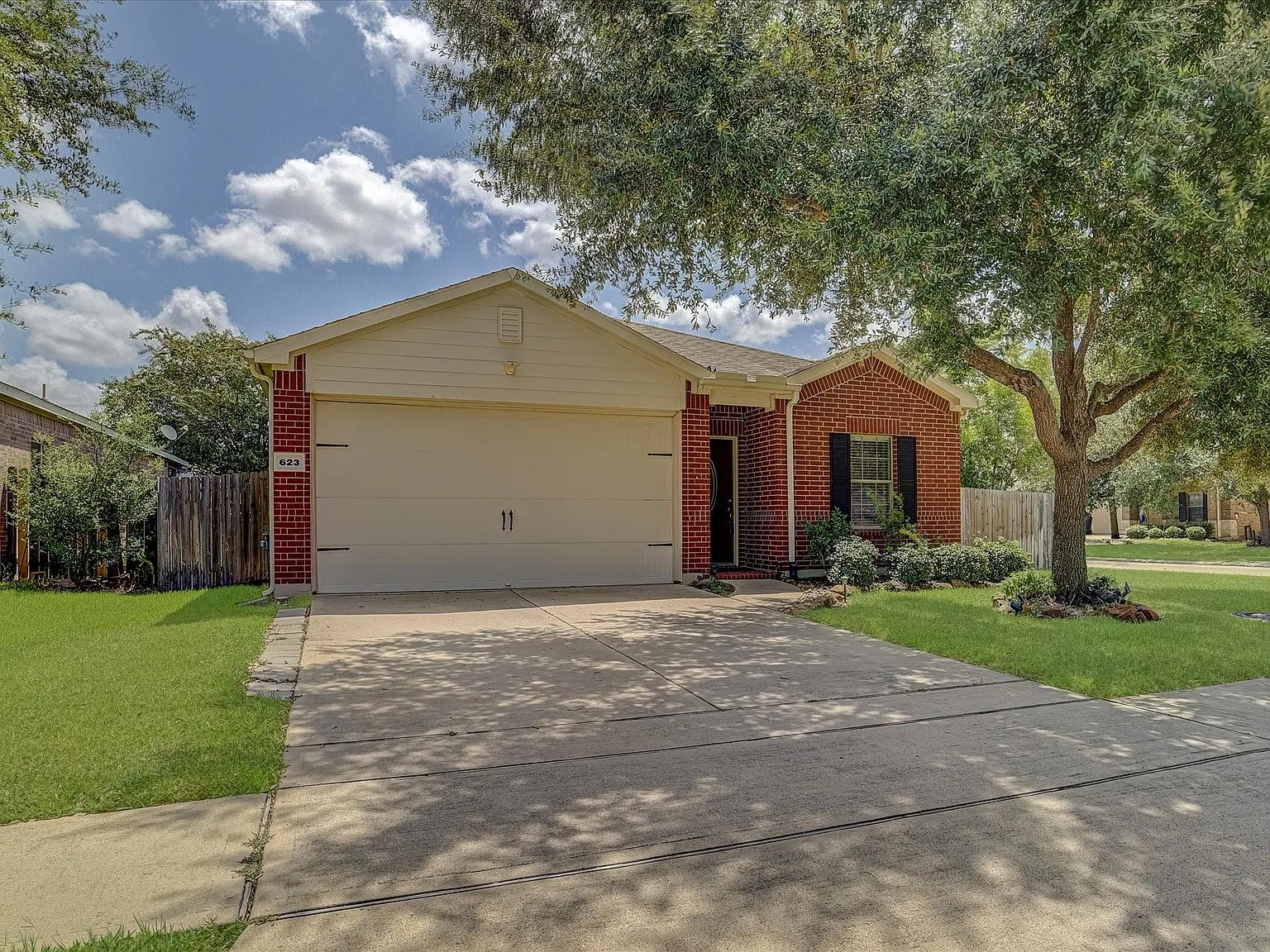 3 bed, 4.0 bath, 1890 sqft, $2,350 — Photo 2