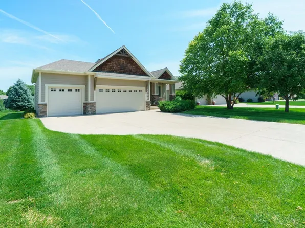 469 E Pinehurst Trl, Dakota Dunes, SD 57049