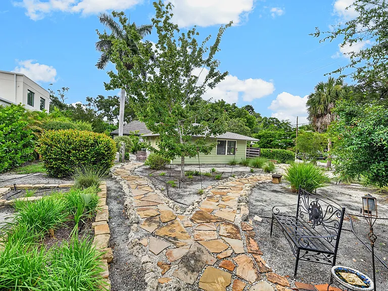 2475 Alameda Ave #B — Photo 40