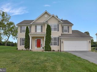 822 Shannon Dr N, Greencastle, PA 17225