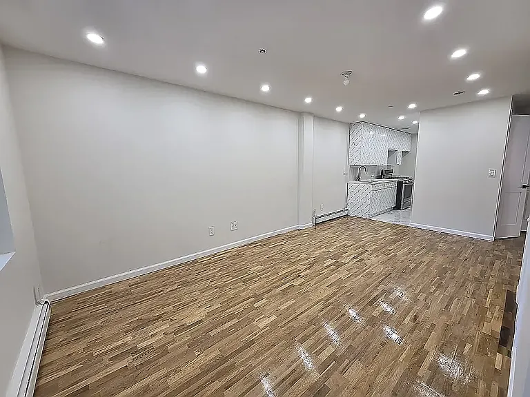 385 Vernon Ave #1B — Photo 3