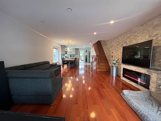 Rented by Capri Jet Realty Corp | media 14