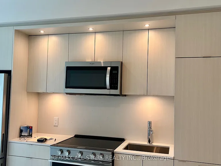 60 Central Park Dr #1502 — Photo 5