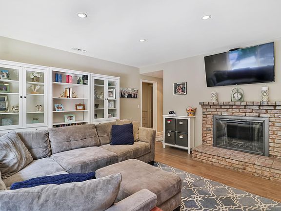 3rd image of 22014 Providencia St