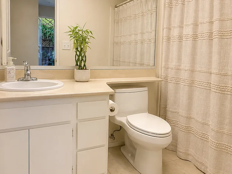 Laguna Ln — Photo 2