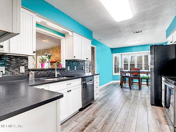 3rd image of 8548 CHADWELL Court