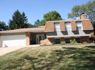 1325 Salford Ct, Wheaton, IL 60189