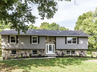 11757 N Williamsburg Dr, Knoxville, TN 37934