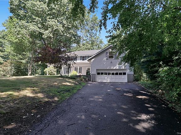 2nd image of 40 Hickory Dr