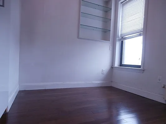 Rented by Bond New York | media 8