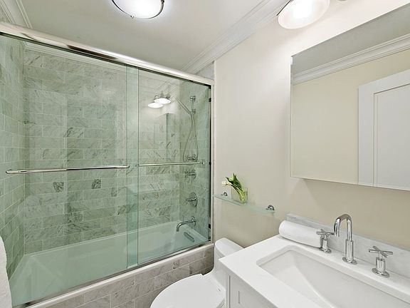 5th image of 230 E 63rd St APT 3
