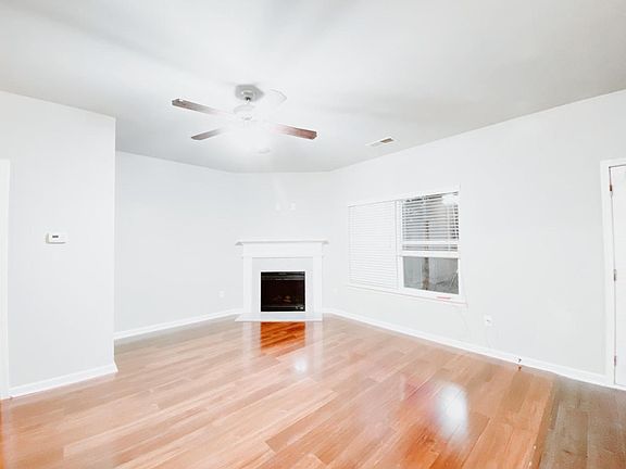 4th image of 804 Lobdale Falls Dr