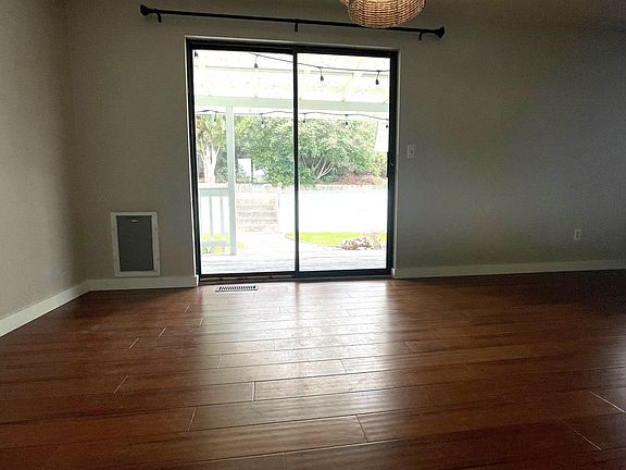 5th image of 3036 Monterey Dr