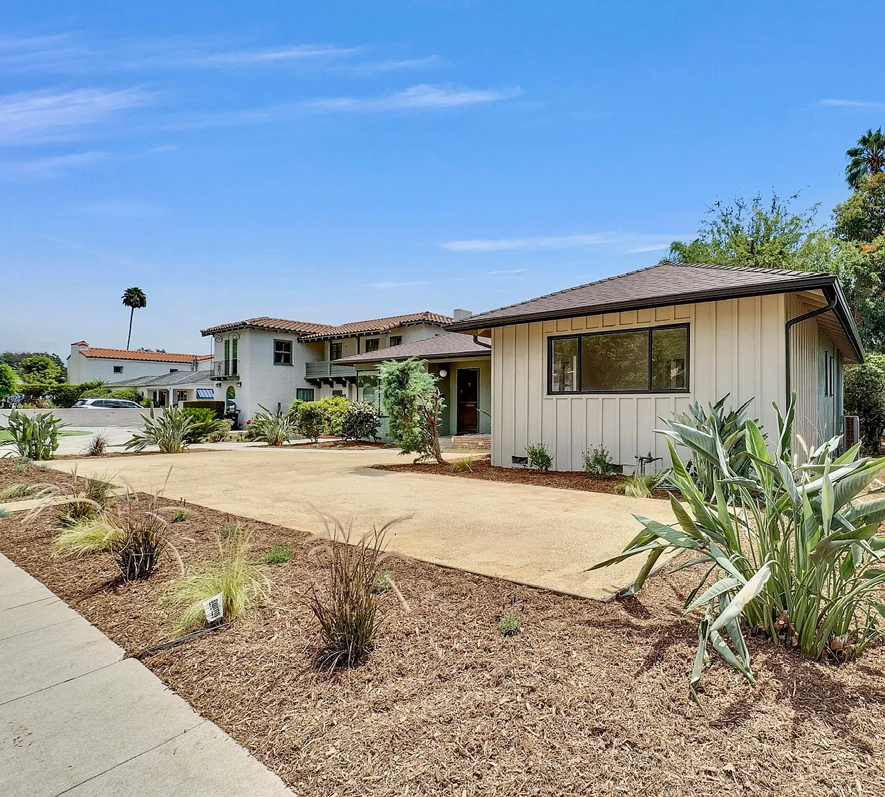 4 bed, 2.5 bath, 1939 sqft, $6,250 — Photo 1