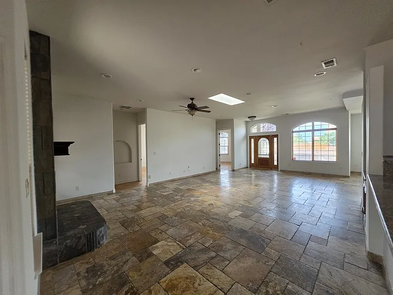 8400 Oakland Ave NE — Photo 8