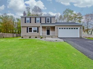 121 Paul Revere Dr, Feeding Hills, MA 01030
