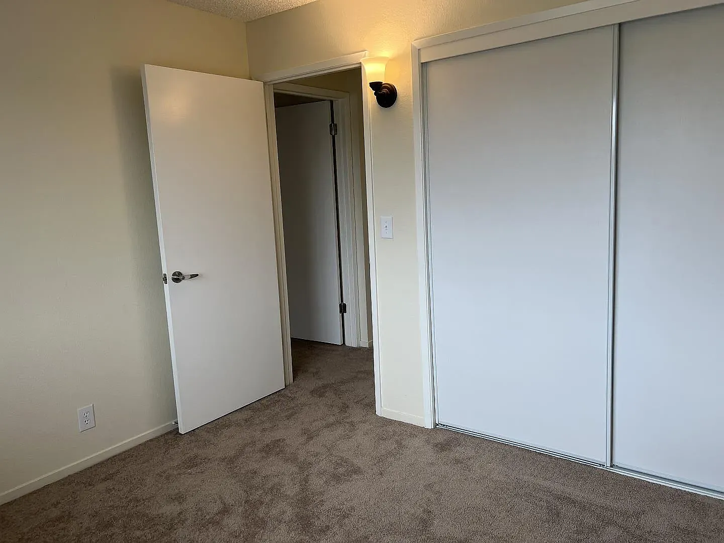 3 bed, 1382 sqft, $2,999 — Photo 4