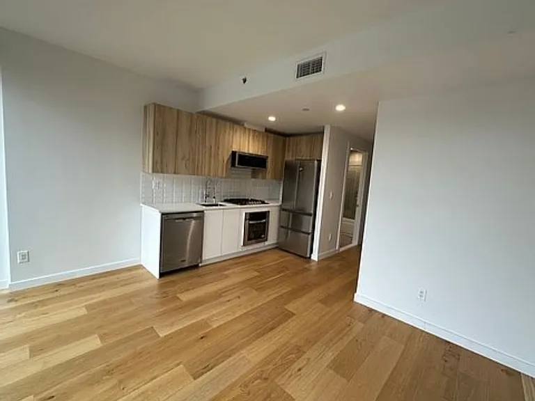 30-18 14th St #101 — Photo 4