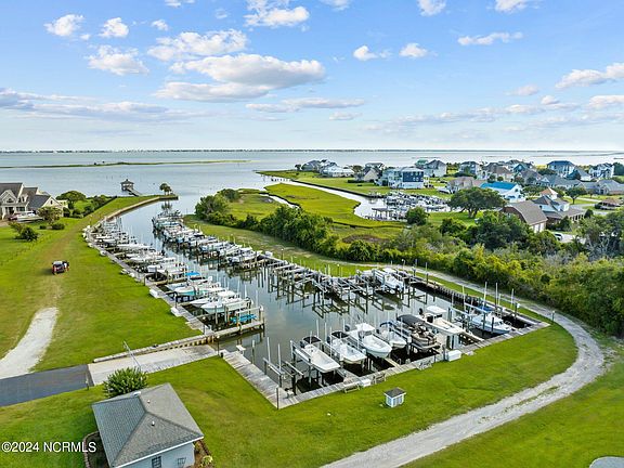 3rd image of 160 Yacht Club Drive