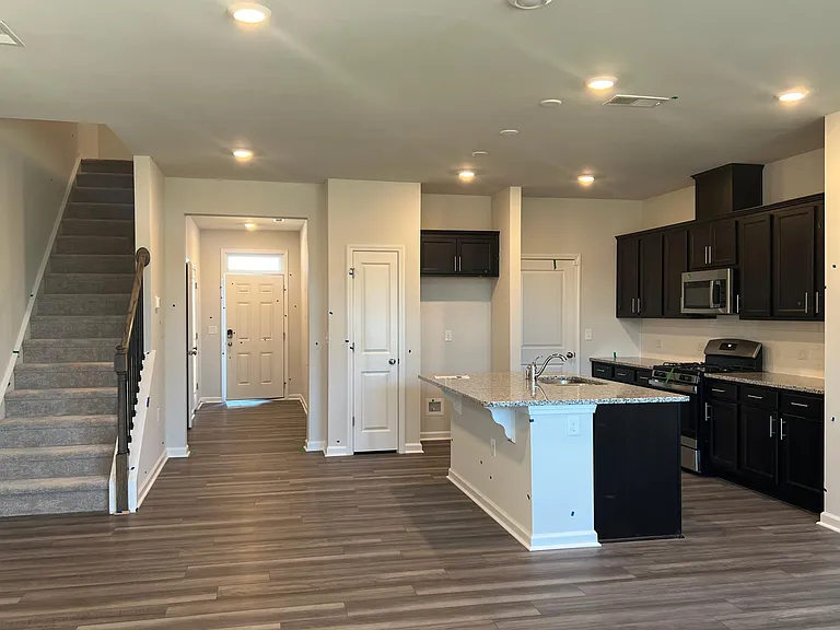 2143 Caen St — Photo 5