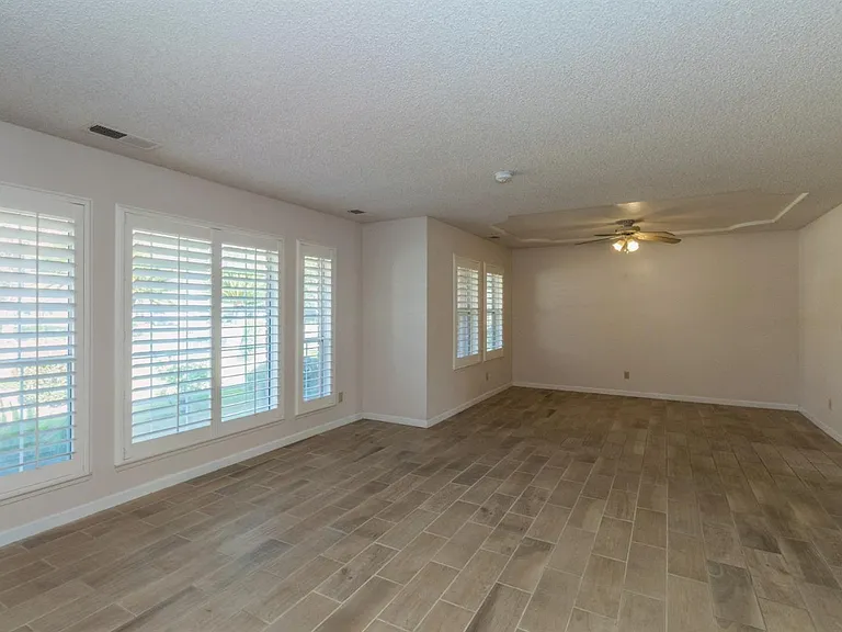 1067 E Portland Ave — Photo 4