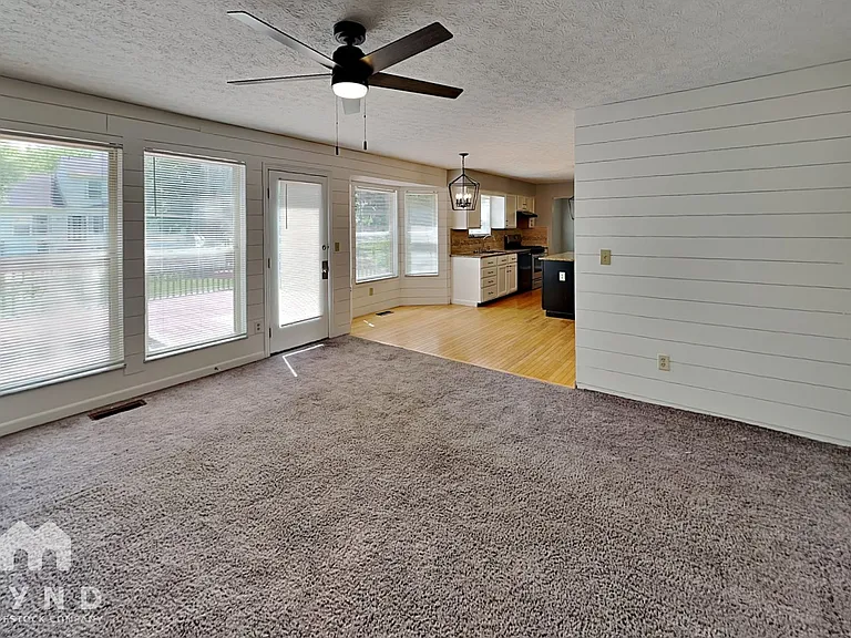137 Ash St — Photo 3