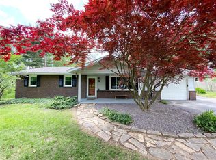 97 Red Coach Ln, Troy, IL 62294