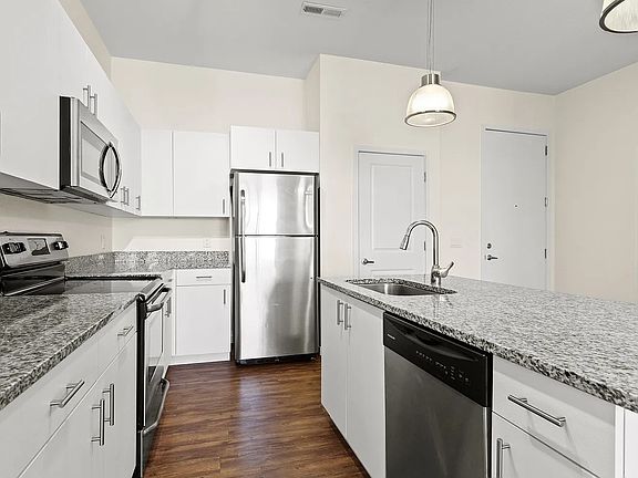 3rd image of 2063 Curtis St #303