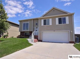 16869 Browne St, Omaha, NE 68116