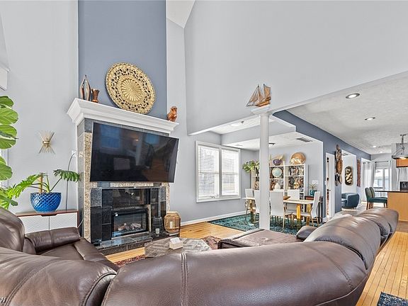 4th image of 1420 W 48th St